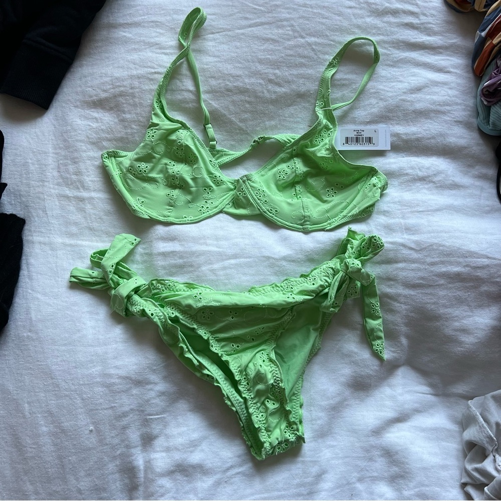 NWT Frankie’s bikinis set mint green L